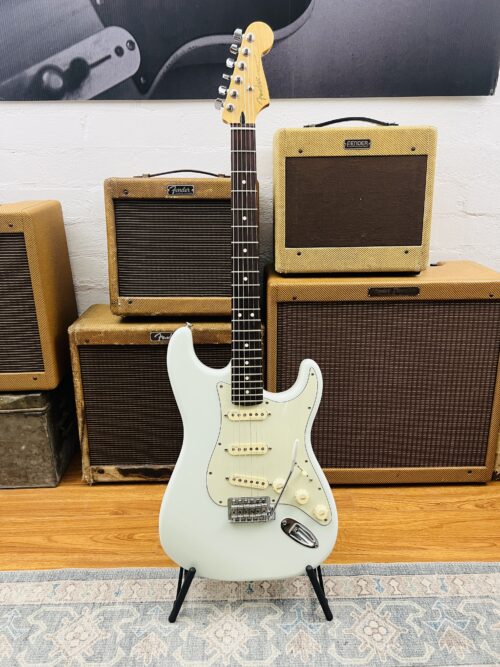 2012 Fender Deluxe Stratocaster MIM - Image 2